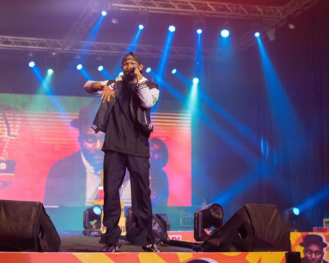 A live performance during the comedy special